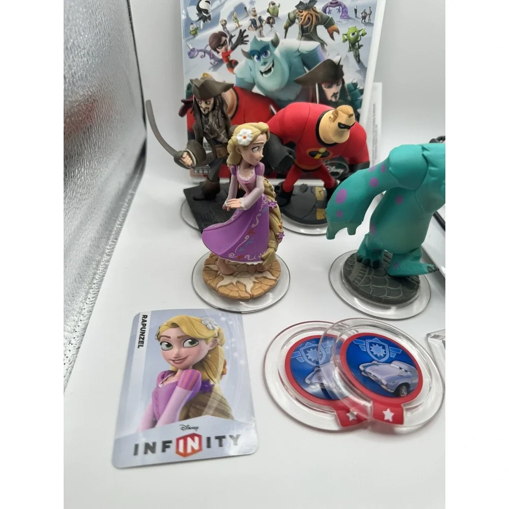 Wii Disney Infinity Game Portal Starter Bundle 4 Figures Power Discs Crystal